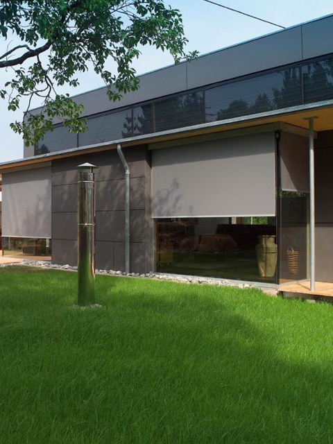 Store bannette vertical sur façade moderne