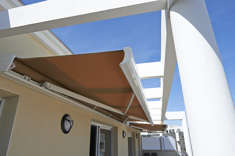 Store coffre avec toile orange