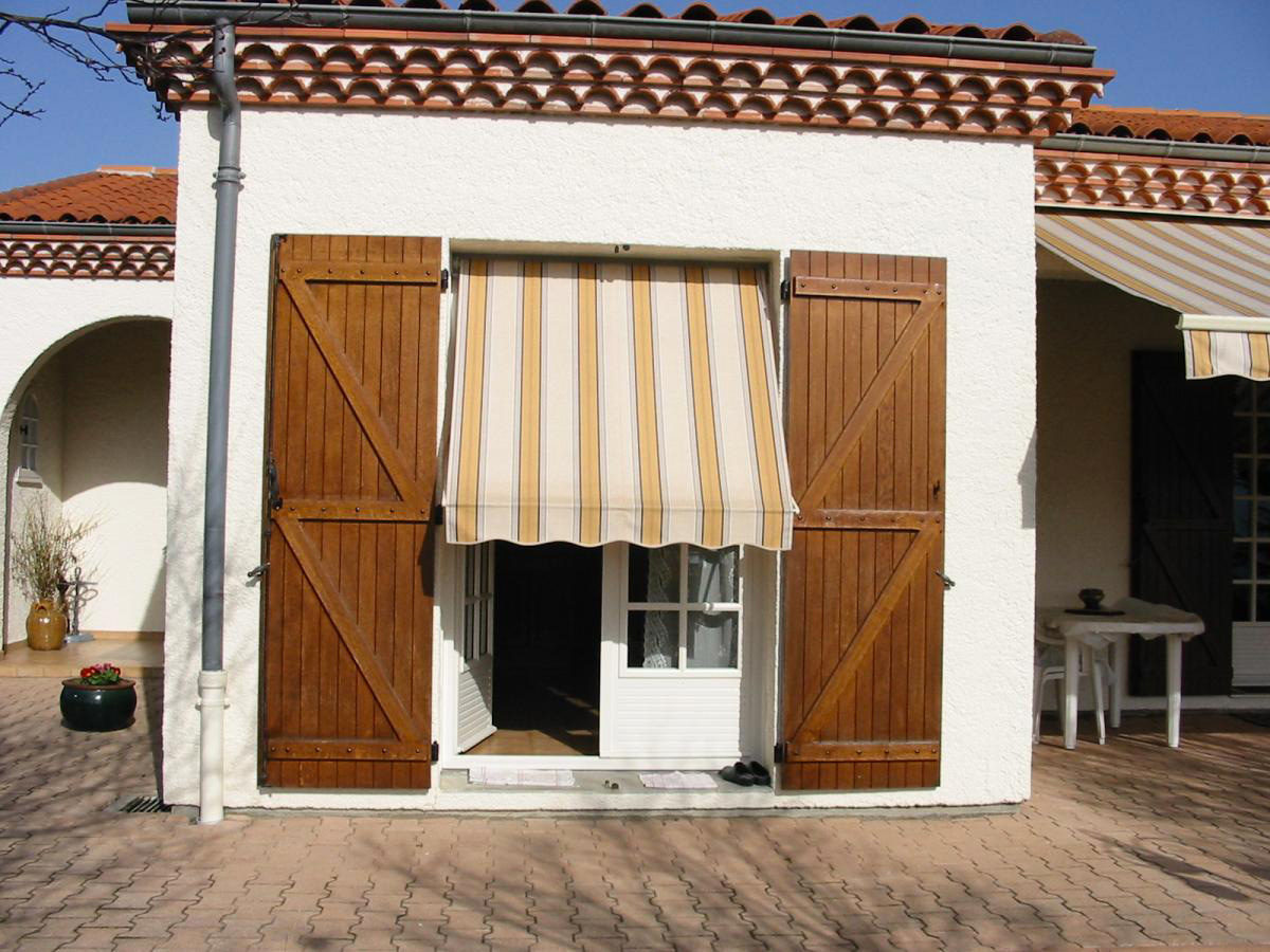 store à projection en extérieur