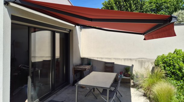Store coffre Sonoma anthracite avec toile Dickson Orchestra 8207 Chataigne