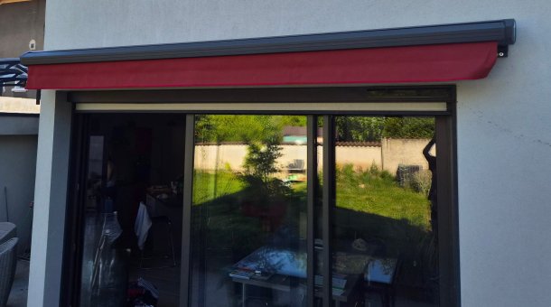 Store coffre Sonoma anthracite avec toile Dickson Orchestra 8207 Chataigne