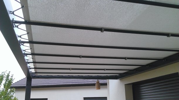 Toile de pergola micro perforée grise